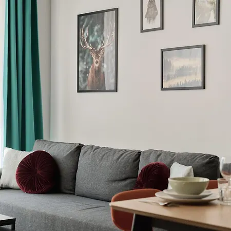 Fresh & Stylish In With Parking & Balcony By Renters *