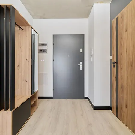 Fresh & Stylish In With Parking & Balcony By Renters * Познань