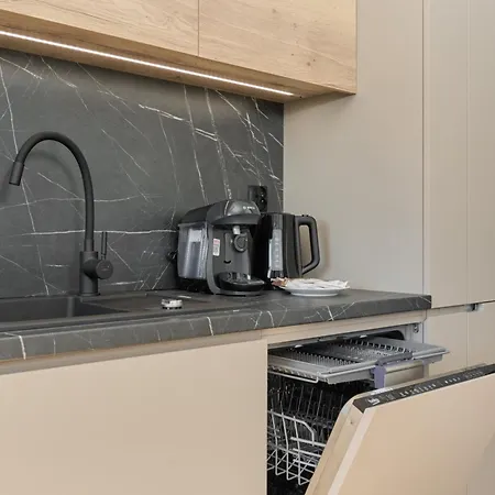 Апартаменты Fresh & Stylish In With Parking & Balcony By Renters