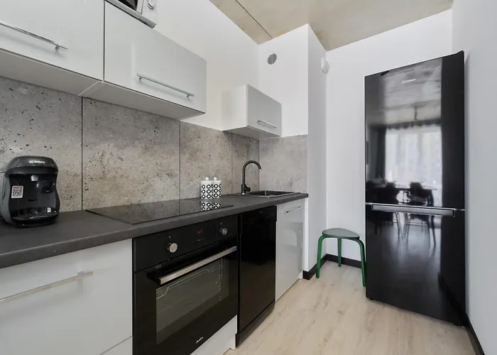 Fresh & Stylish In With Parking & Balcony By Renters Appartamento Poznań