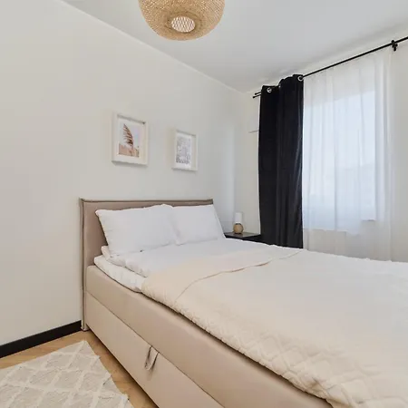Fresh & Stylish In With Parking & Balcony By Renters Apartman Poznań