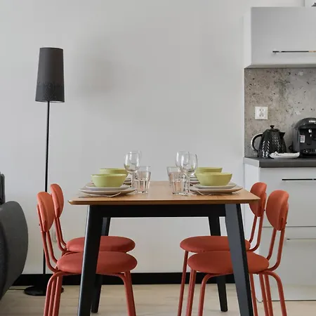 Appartamento Fresh & Stylish In With Parking & Balcony By Renters