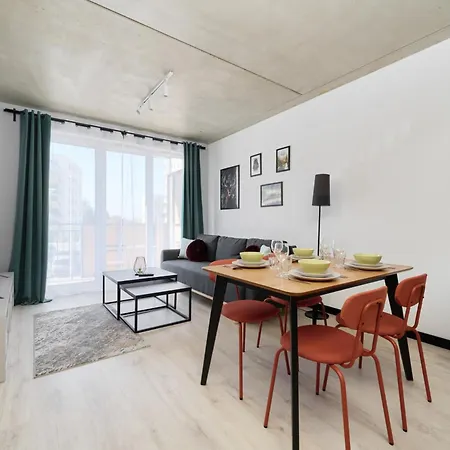 아파트 Fresh & Stylish In With Parking & Balcony By Renters 포즈난