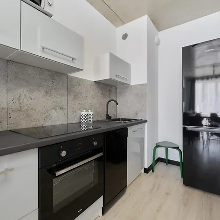 Fresh & Stylish In With Parking & Balcony By Renters Appartamento Poznań