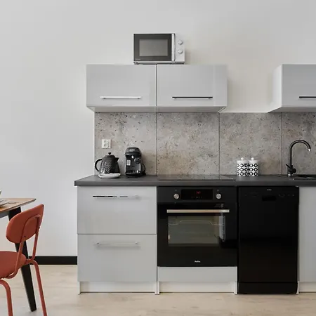 Fresh & Stylish In With Parking & Balcony By Renters Appartamento