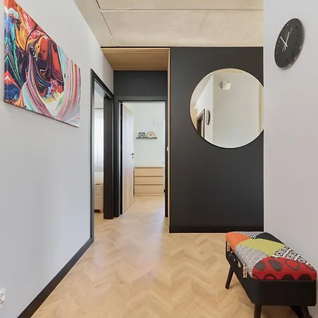 Fresh & Stylish In With Parking & Balcony By Renters 아파트 *