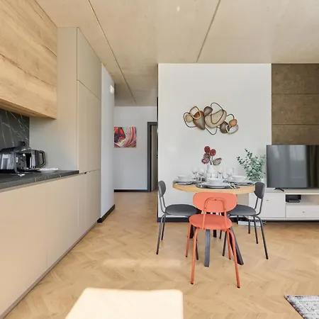 아파트 Fresh & Stylish In With Parking & Balcony By Renters 포즈난