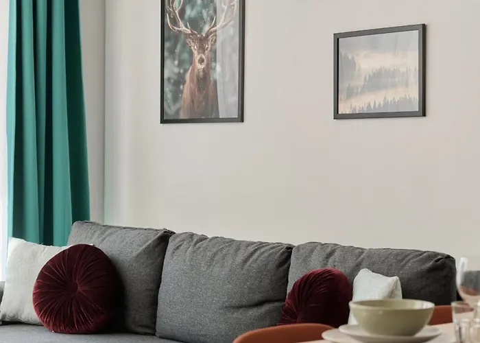 Fresh & Stylish In With Parking & Balcony By Renters *