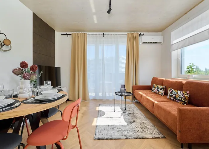 Fresh & Stylish In With Parking & Balcony By Renters *