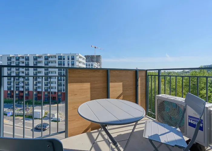 Apartment Fresh & Stylish In With Parking & Balcony By Renters Poznan