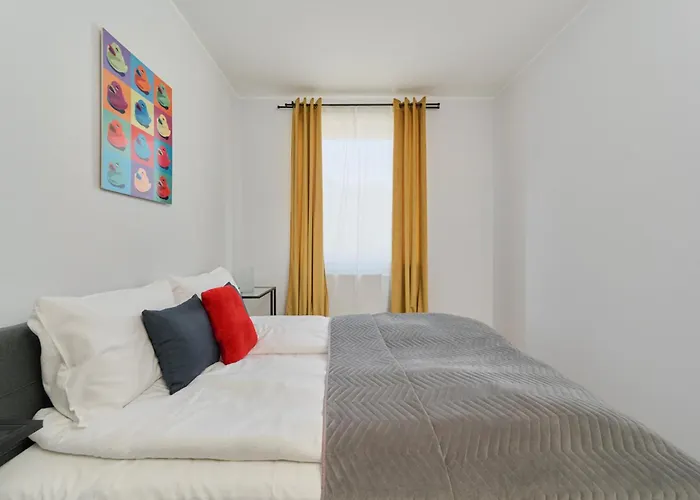 Apartment Fresh & Stylish In With Parking & Balcony By Renters
