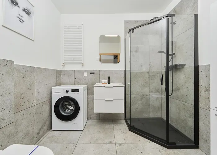 Fresh & Stylish In With Parking & Balcony By Renters Poznań