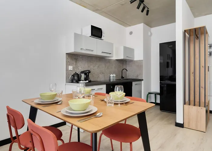 Lägenhet Fresh & Stylish In With Parking & Balcony By Renters