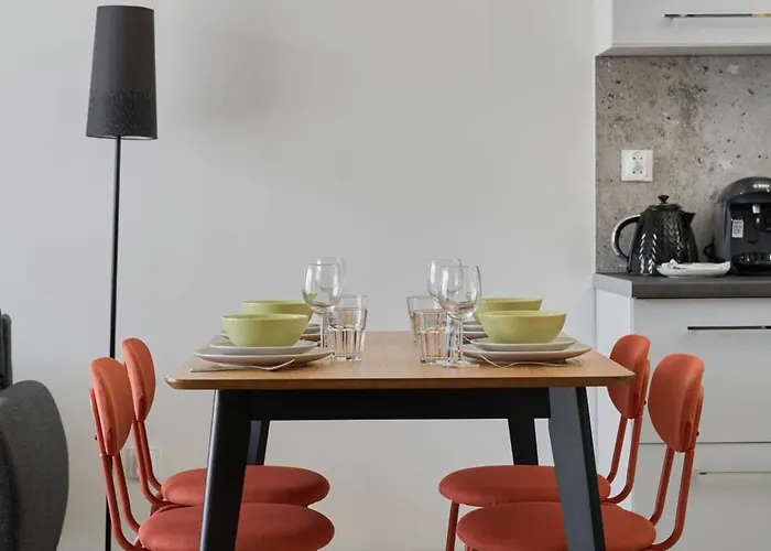 Apartment Fresh & Stylish In With Parking & Balcony By Renters