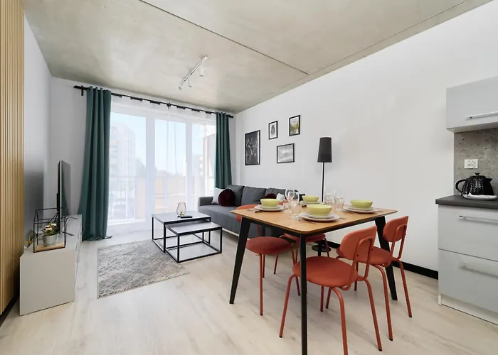 アパート Fresh & Stylish In With Parking & Balcony By Renters ポズナン