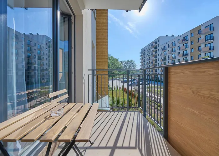 Fresh & Stylish In With Parking & Balcony By Renters ポズナン