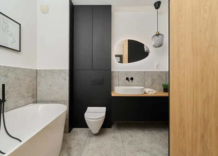 Fresh & Stylish In With Parking & Balcony By Renters *