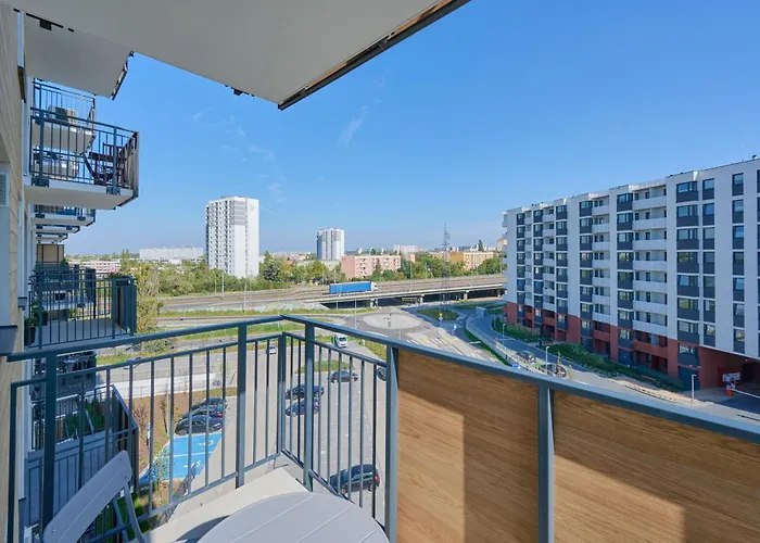 Apartment Fresh & Stylish In With Parking & Balcony By Renters *